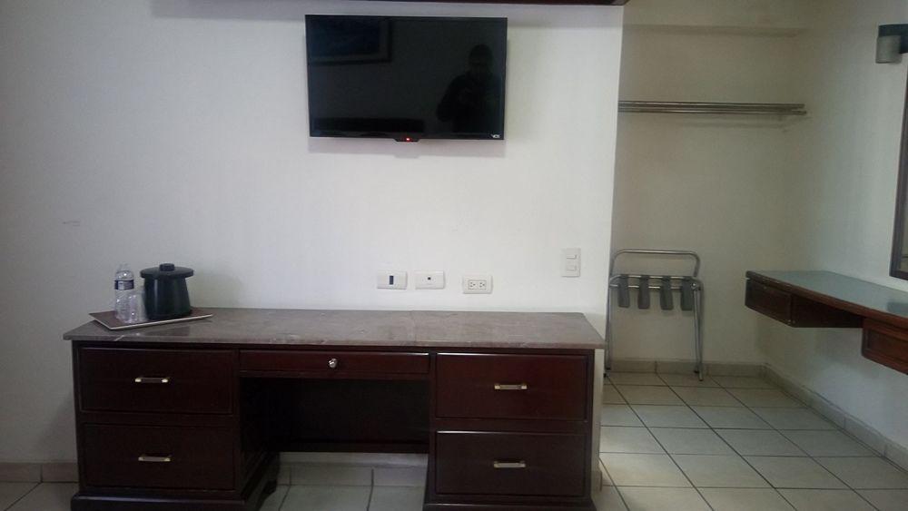 Hotel Bugambilia Hermosillo Ngoại thất bức ảnh